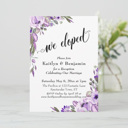 Lila Aquarellfarben-Blume Wir haben Typografie Einladung (Stehend Vorderseite)