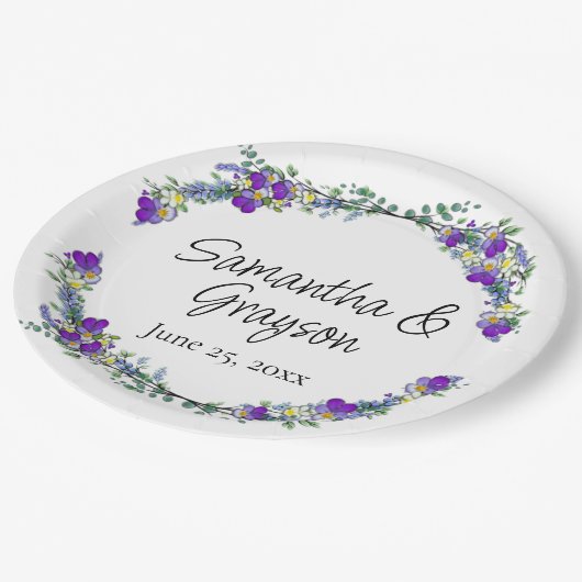 Lila Aquarellviolette Pappteller (Schrägansicht)