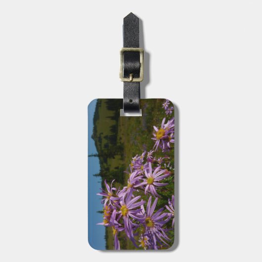 Lila Aster-Blume auf dem Rainier Gepäckanhänger (Vorderseite vertikal)