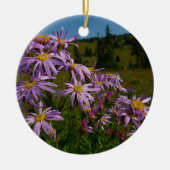 Lila Aster-Blume auf dem Rainier Keramik Ornament (Vorne)