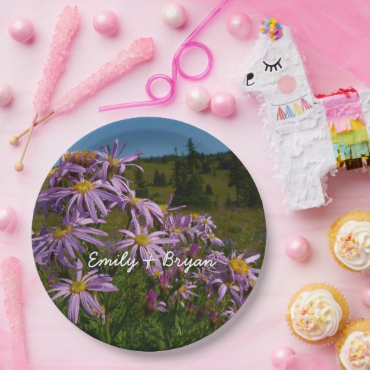 Lila Aster-Blume auf dem Rainier Pappteller (Party)