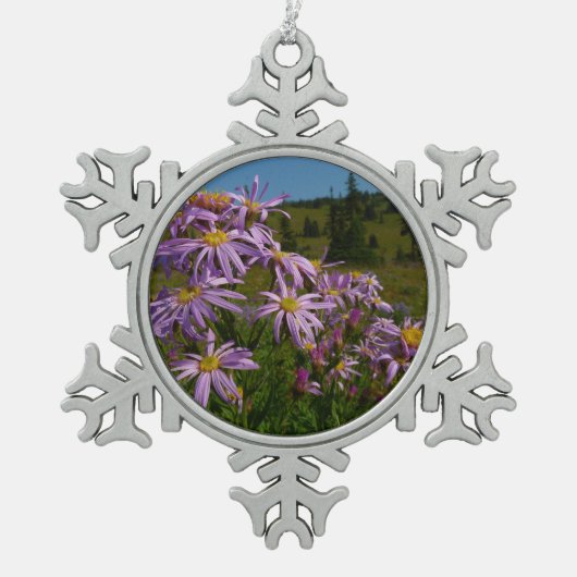 Lila Aster-Blume auf dem Rainier Schneeflocken Zinn-Ornament (Vorderseite)