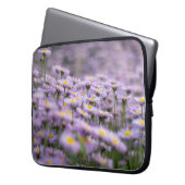 Lila Aster-Blume Laptopschutzhülle (Vorderseite Links)
