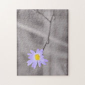 Lila Aster in selektiver Farbe Puzzle (Vertikal)
