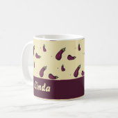 Lila Auberginen auf gelb Kaffeetasse (Vorderseite Links)