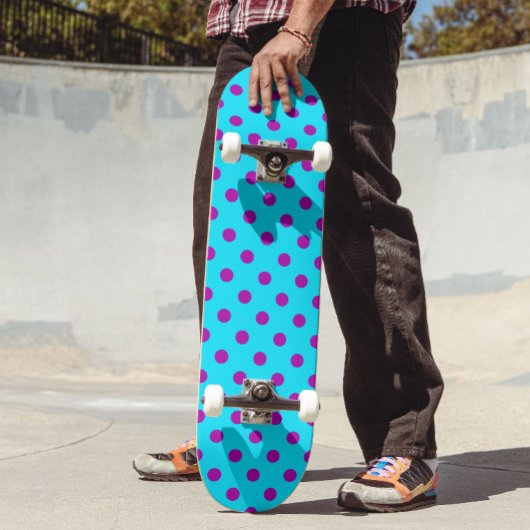 Lila auf Blau Punkte Muster Design Skateboard