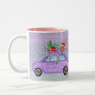 Lila Auto mit Weihnachtsgeschenken Zweifarbige Tasse