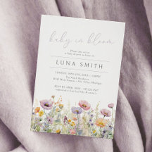 Lila Baby in Blümflora Wildblume Kinderdusche