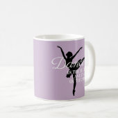 Lila Ballerina-Silhouette-Zitat Kaffeetasse (VorderseiteRechts)