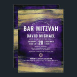 Lila Bar Mitzvah Bold Type Gold Foil Moderne Einladung<br><div class="desc">Seien Sie stolz, freuen Sie sich und präsentieren Sie diesen Meilenstein Ihres Lieblings-Bar Mitzvah! Versenden Sie diese coole, einzigartige, moderne, personalisierte Einladung für eine Veranstaltung, an die Sie sich erinnern können. Metallische goldene Pinselstriche und Stern von David, zusammen mit fett-weißer Typografie, überlagern einen lila, dunklen, ockerfarbenen Hintergrund. Personalisieren Sie den...</div>