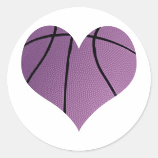 Lila Basketball in Form eines Herzens Runder Aufkleber