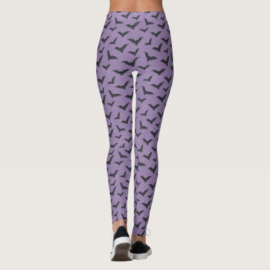 Lila Bat Pattern Halloween Leggings (Rückseite)