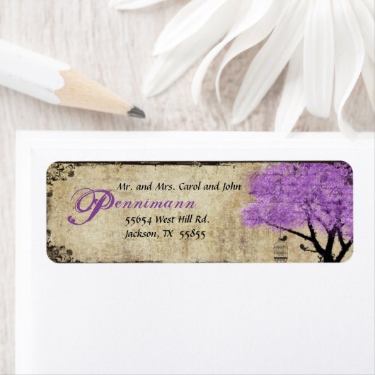 Lila Baum und Rücksendeadresse (Insitu)