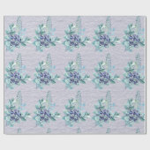 Lila Beeren und Blaue Federn auf Lila Boden Geschenkpapier (Flach)