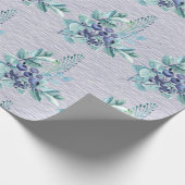 Lila Beeren und Blaue Federn auf Lila Boden Geschenkpapier (Ecke)