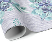 Lila Beeren und Blaue Federn auf Lila Boden Geschenkpapier (Rolleneckpunkt)