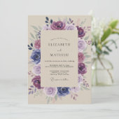 Lila bemalterer Kranz Hochzeit Einladung (Stehend Vorderseite)