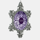 Lila benutzerdefiniertes Jahr Schneeflocken Zinn-Ornament (Links)