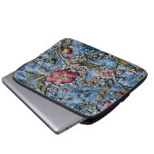 Lila bestickte Blume auf Denim Delight Laptopschutzhülle (Vorne Knopf)
