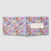 Lila bestickte Blume Maximalistische Hochzeit Gästebuch (Voll)