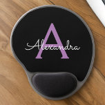 Lila Black Girl Script Monogram Name Modern Gel Mousepad<br><div class="desc">Lila und schwarze Monogramm Mousepad (Maus-Pad) hinzufügen. Das macht den perfekten 16 Geburtstag,  Hochzeit,  Brautparty,  Jubiläum,  Babydusche oder Junggeselinnen-Abschied Geschenk für jemanden,  der Lieben glamourösen Luxus und schicke Stile.</div>