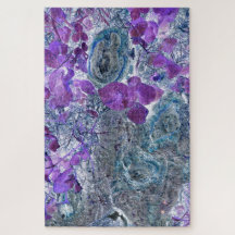 Lila Blätter mit graublauen Baumknoten