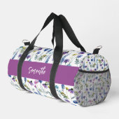 Lila Blaue Aquarell-Wildblumen-Monogramm Duffle Bag (Rechte Ecke)