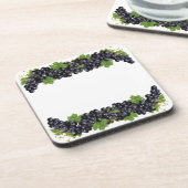 Lila Blaue Trauben mit grünen Blätter auf Weiß Getränkeuntersetzer (Linke Seite)