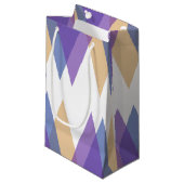Lila, blaue und gelbe Dreiecke Kleine Geschenktüte (Vorderseite Schrägansicht)