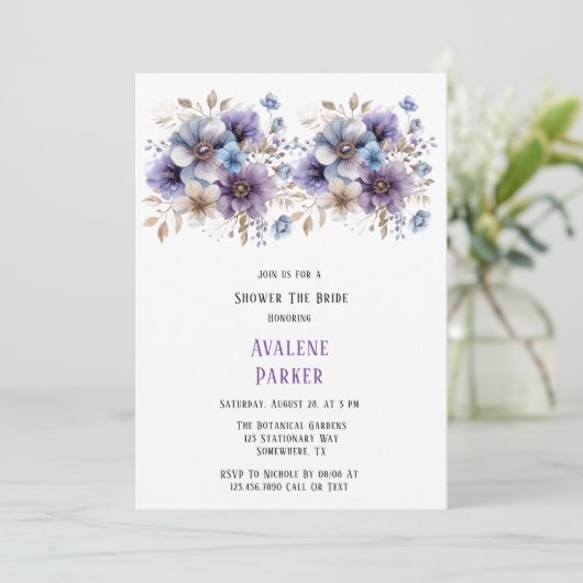Lila blauer gestricheltes Brautparty Einladung (Stehend Vorderseite)