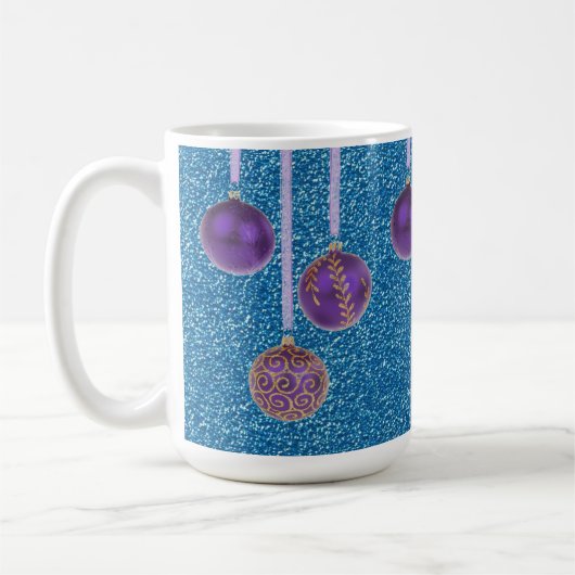 Lila blauer Glitzer Frohe Weihnachtsbaubles Tasse (Links)