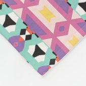 Lila-blaurosa Geometrisches Muster Fleecedecke (Ecke)