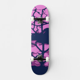 Lila Blick auf das Hawaiianische Ocean Beach Tree  Skateboard