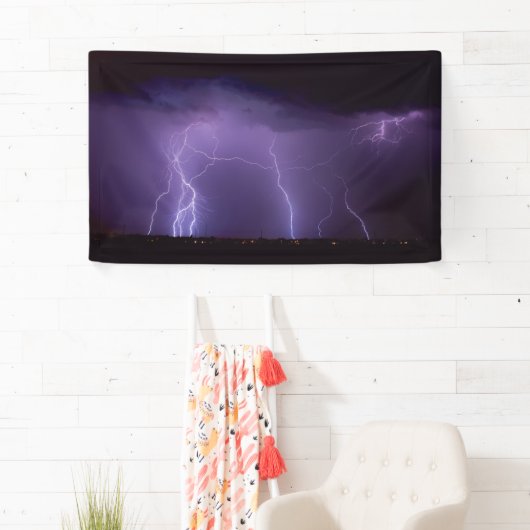 Lila Blitz in einem Nachtwüsten-Gewitter Banner (Insitu)