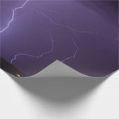 Lila Blitz in einem Nachtwüsten-Gewitter Geschenkpapier (Ecke)