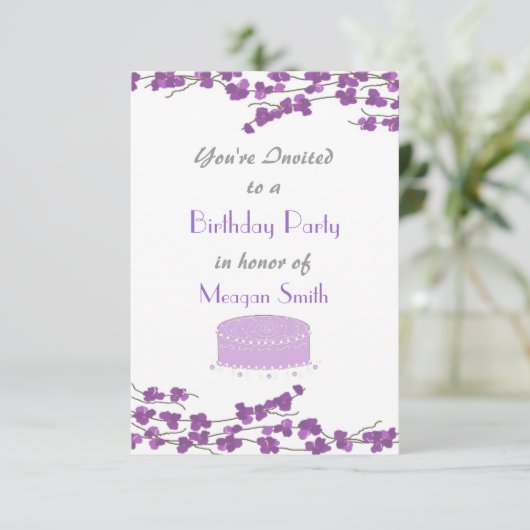 Lila Blossom Geburtstagsparty Einladung (Stehend Vorderseite)