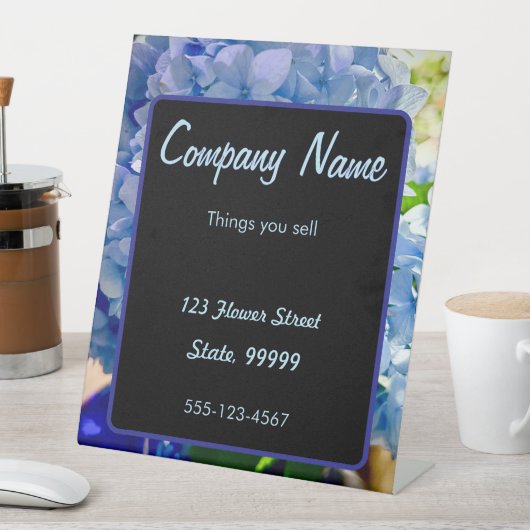 Lila Blue Hydrangeas Bouquets Sockelschild (In Situ)