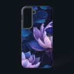 Lila Blue Lotus Dark Floral Phone Case Samsung Galaxy Hülle<br><div class="desc">Mit diesem atemberaubenden Gehäuse können Sie Ihre Samsung Galaxy S22 stilvoll gestalten. Mit einem faszinierenden, nahtlosen Muster aus lebhaften lila und blauen Lotus-Blume und Blätter-Set vor einem dramatischen dunklen Hintergrund schafft dieses Design eine elegante, moody und ruhige Ästhetik. Die detaillierte botanische Abbildung zeigt die Schönheit und Ruhe der Lotusblüte. Als...</div>