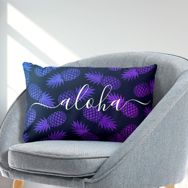 Lila Blue Ombre Pineapmuster Aloha Script Lendenkissen (Choose from 7 different colors!)