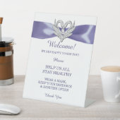 Lila Blue Silver Swans Hochzeitsicherheit Sockelschild (In SItu)