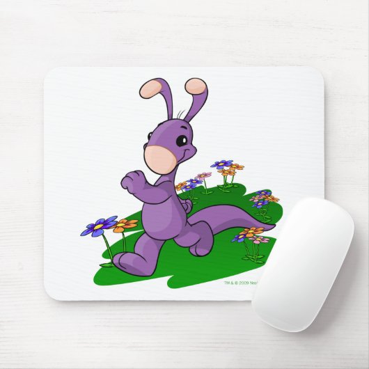 Lila Blumaroo, das durch Roo Insel marschiert Mousepad (Mit Mouse)