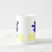 Lila Blume auf gelber Tabelle durch Ruth Spector Porzellantasse (Vorderseite)