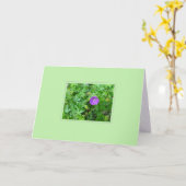 Lila Blume auf grüner Ebene Karte (Gelbe Blume)