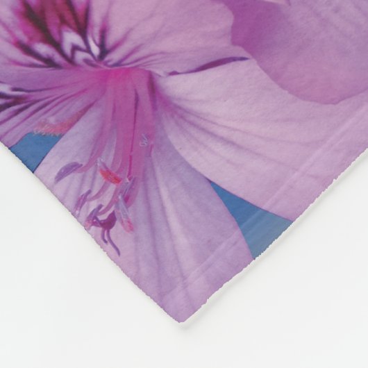 Lila Blume auf silbernes Grau-Fleece-Decke Fleecedecke (Ecke)