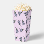 Lila Blume der Häreller in Rosa Geschenkschachtel (Geplatzt)