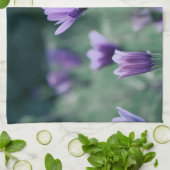 Lila Blume Geschirrtuch (Gefaltet)