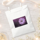 Lila Blume im Blut Geschenktütchen (Ausgeschnitten)