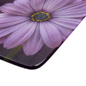 Lila Blume im Blut Schneidebrett (Ecke)