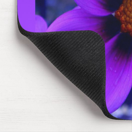 Lila Blume in der Abenddämmerung Mousepad (Ecke)