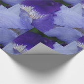 Lila Blume Iris glänzendes Wrapping Paper Geschenkpapier (Ecke)